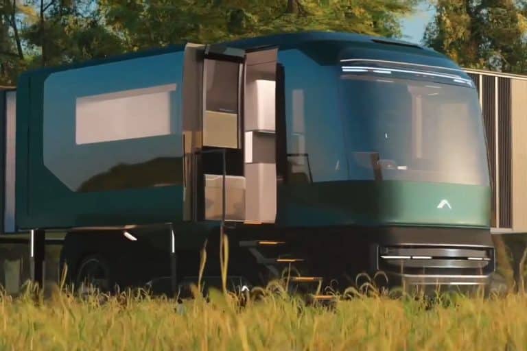 un camping car électrique qui se déploie en tiny house de 37 m² d’un simple clic