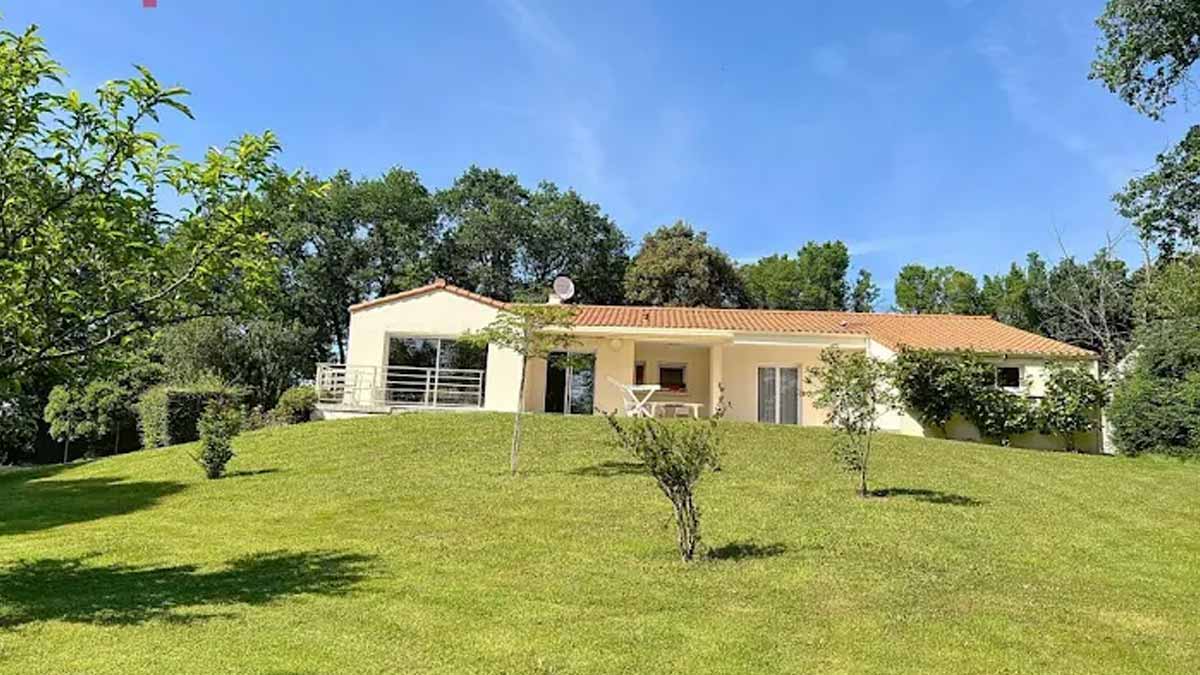 maison avec un jardin