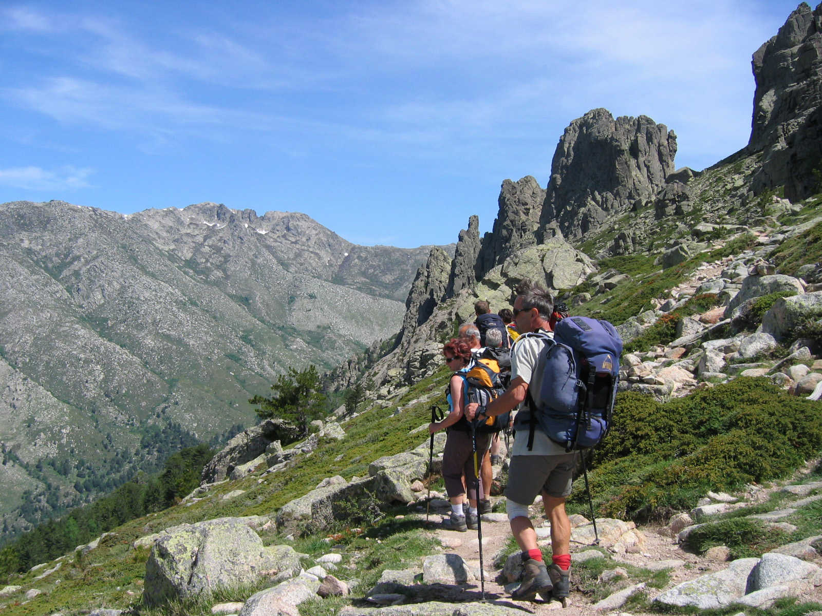groupe de randonneurs sur la montagne du gr20
