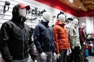 Marques de vêtements techniques pour la montagne : randonnée, ski et alpinisme