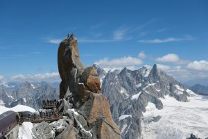 Vue panoramique Aiguille des Glaciers depuis Val Veny avec glacier Mont-Blanc