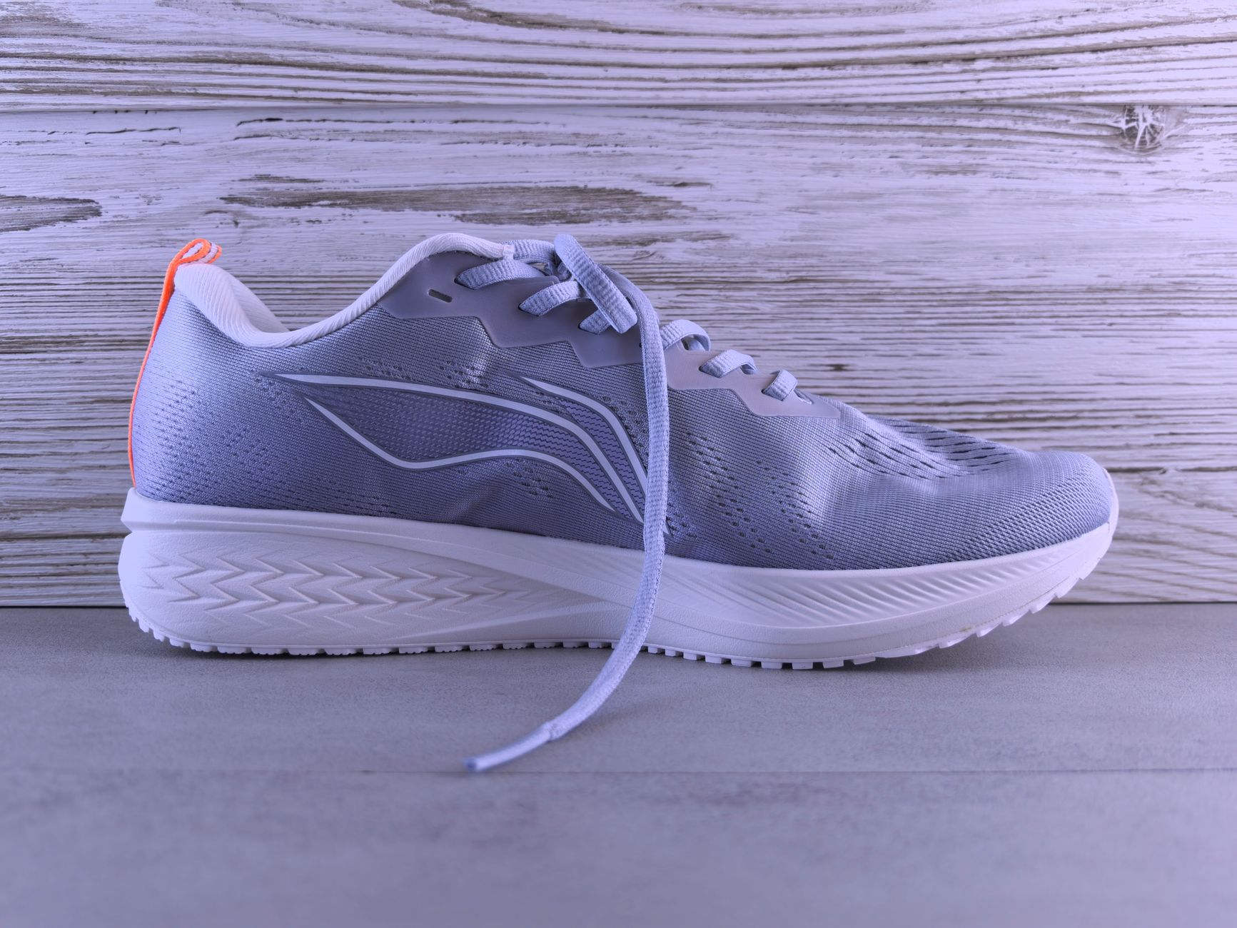 Chaussure running Kiprun KD900 vue de profil sur route