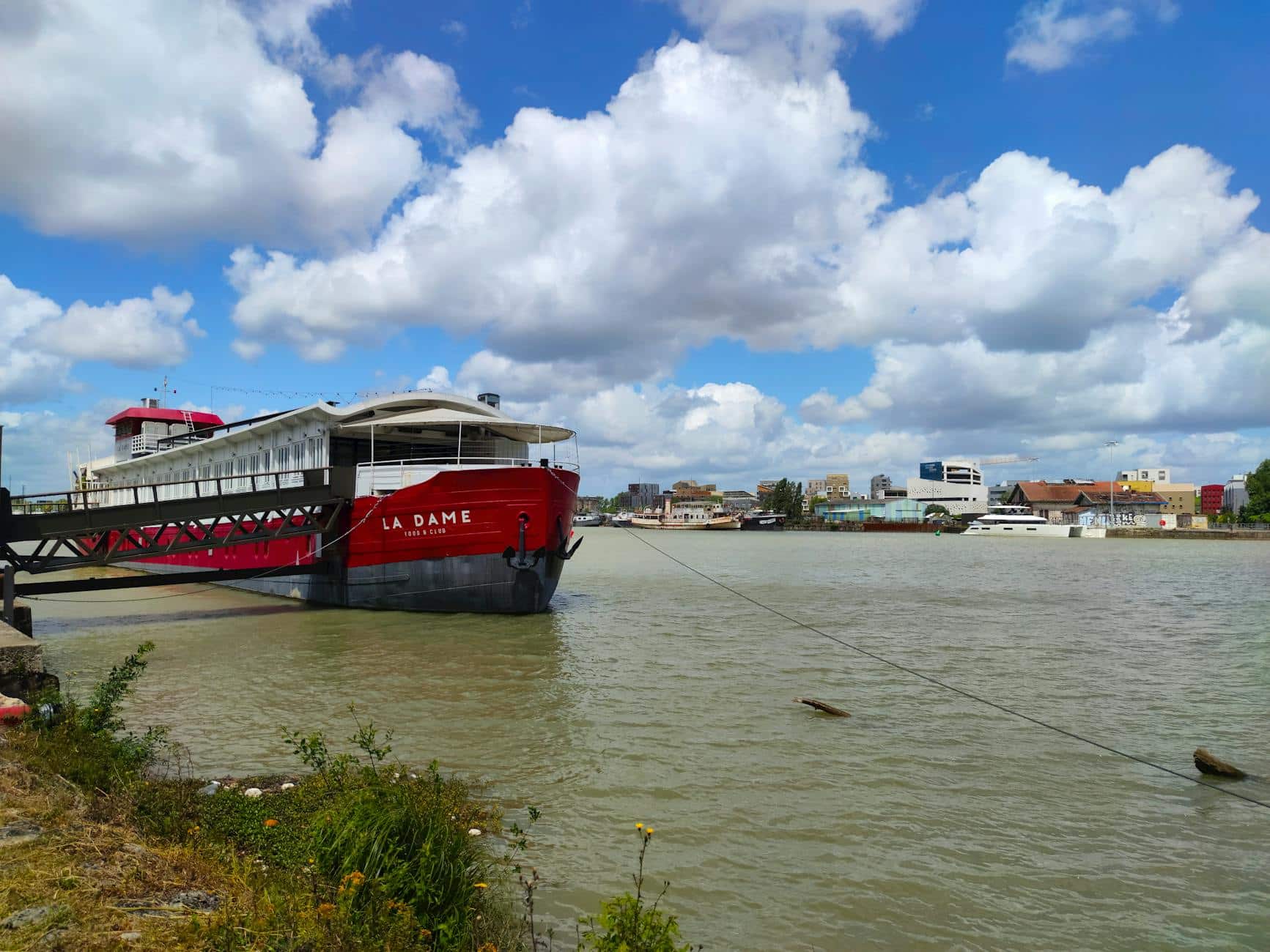 Vue aérienne des quais de Bordeaux parcours semi-marathon le long de la Garonne