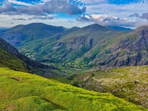 Massif de Snowdonia au lever du soleil pour l'ultra-trail Snowdonia