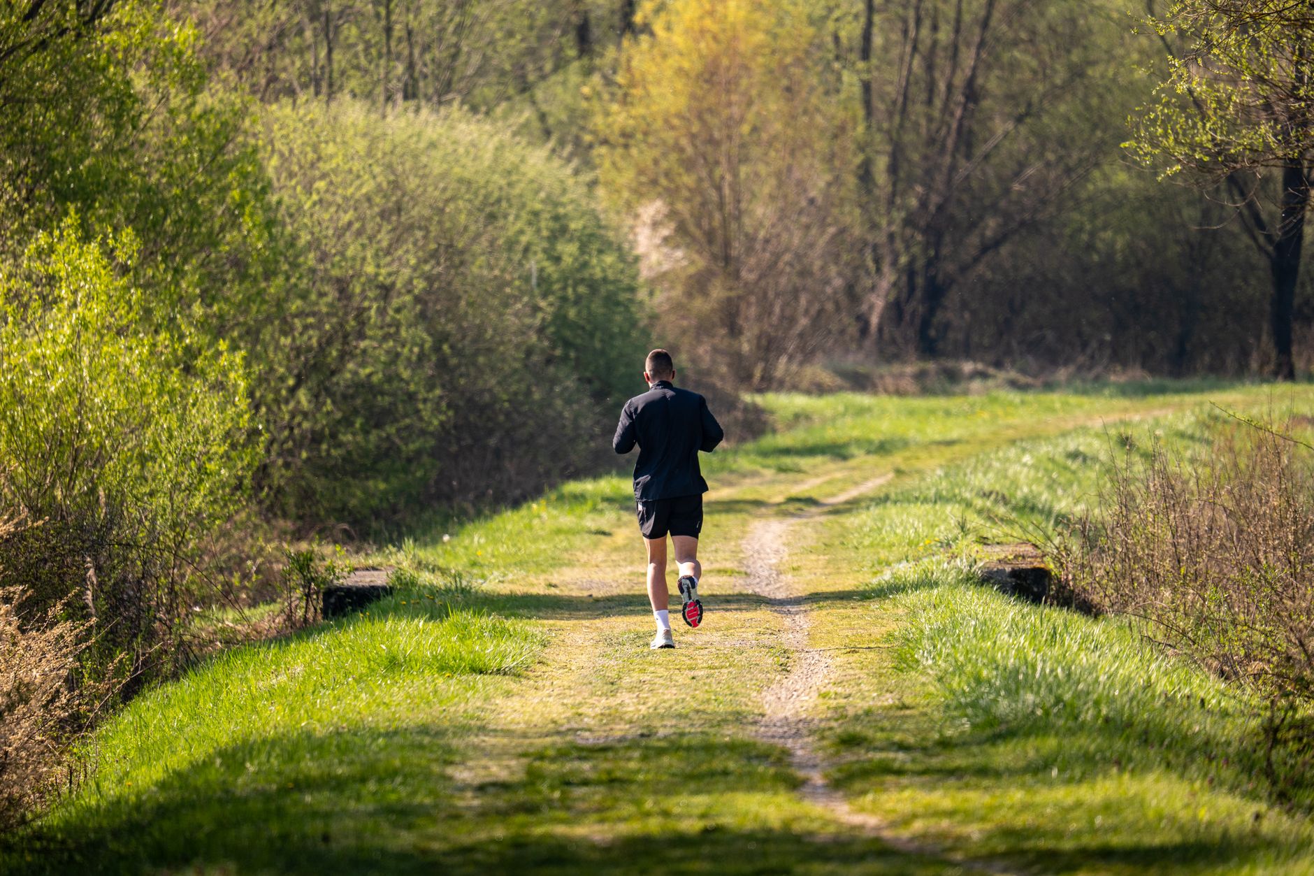 Coureur trail Cascadia 18 sentier calcaire Saintonge