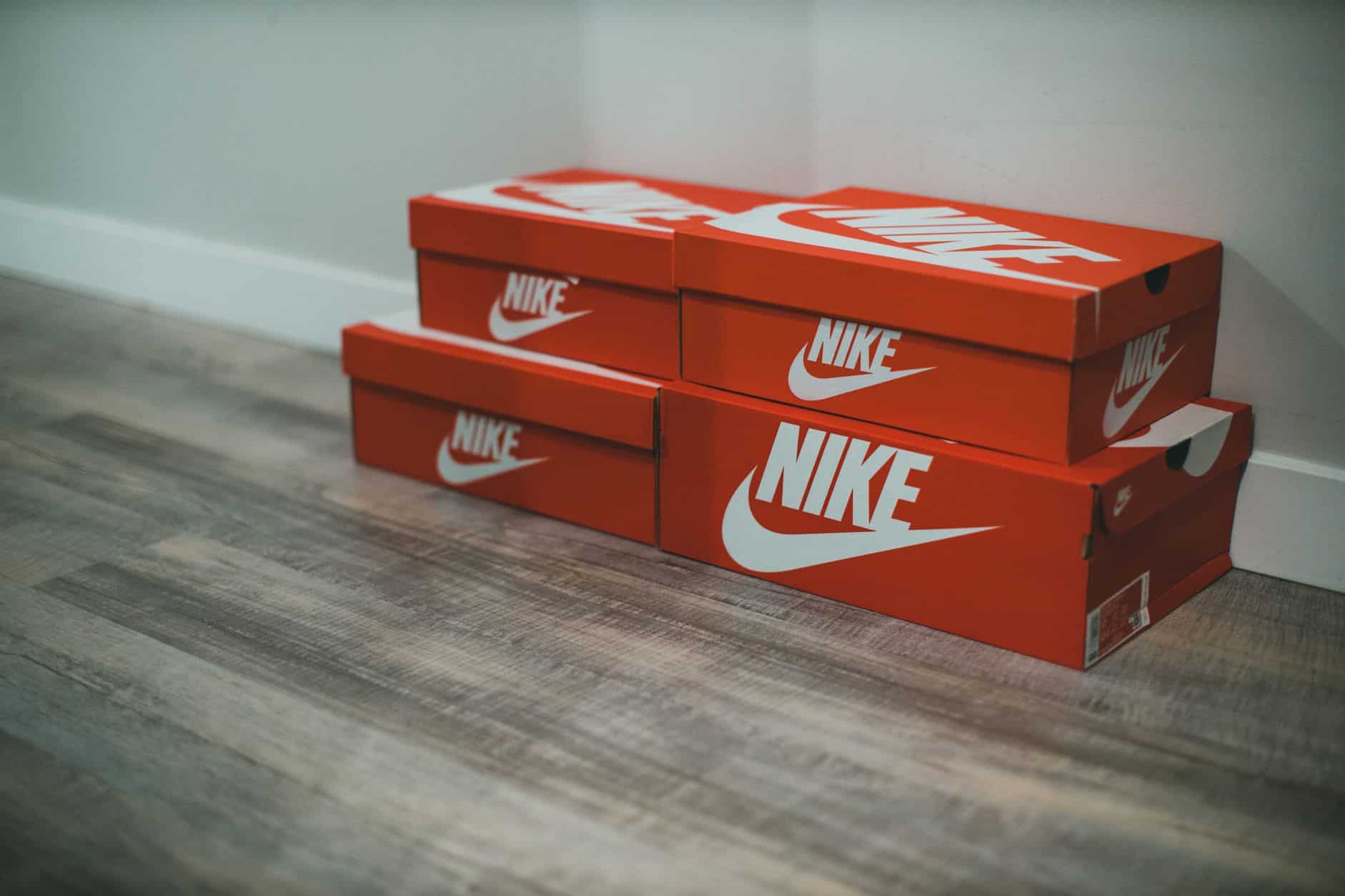 Comparatif Nike Vomero 18 et Vomero Plus vue de profil